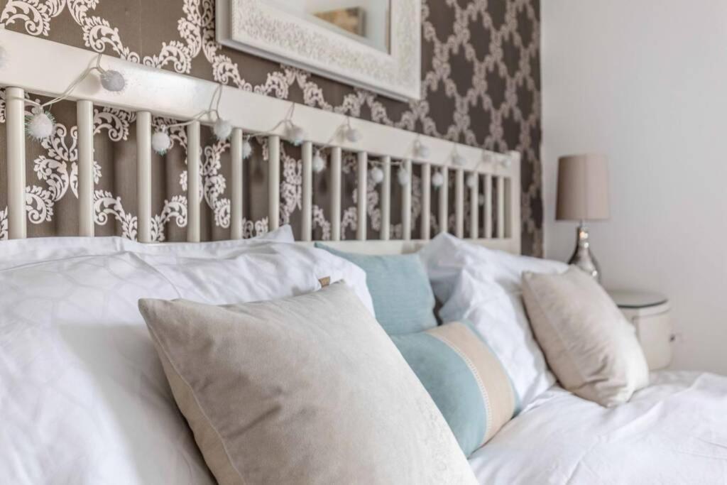 Windsor Town Centre Victorian Townhouse Sleeps 6 Villa Exterior photo
